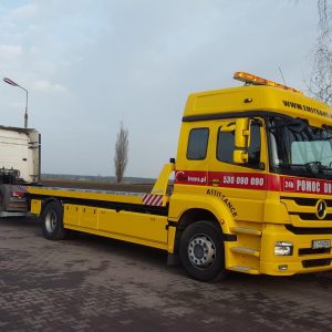 Holowanie TIR-a na drodze przez Emitrans w Gliwicach