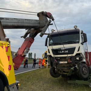 Holowanie TIR-a na drodze przez Emitrans w Gliwicach